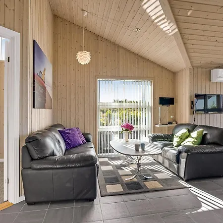 펜션 Beach Front Home In Hemmet With Sauna Hemmet