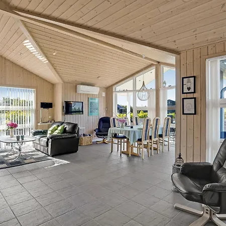 Awesome In With Kitchen Holiday home