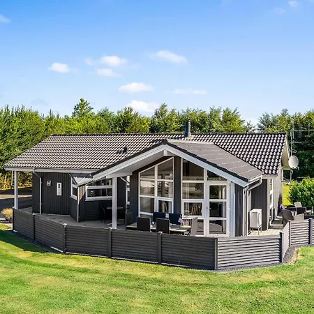 펜션 Beach Front Home In Hemmet With Sauna *