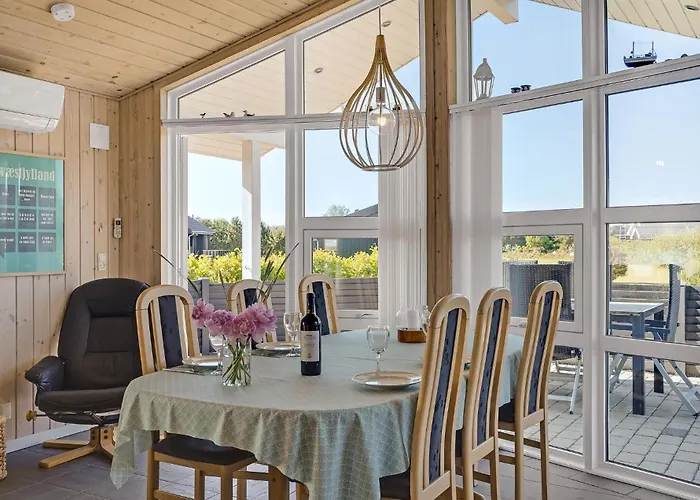 Three-bedroom In Casa de Férias Hemmet